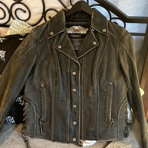Women’s Harley Davidson Leather Moto Jacket gorgeous - Medium! Vintage